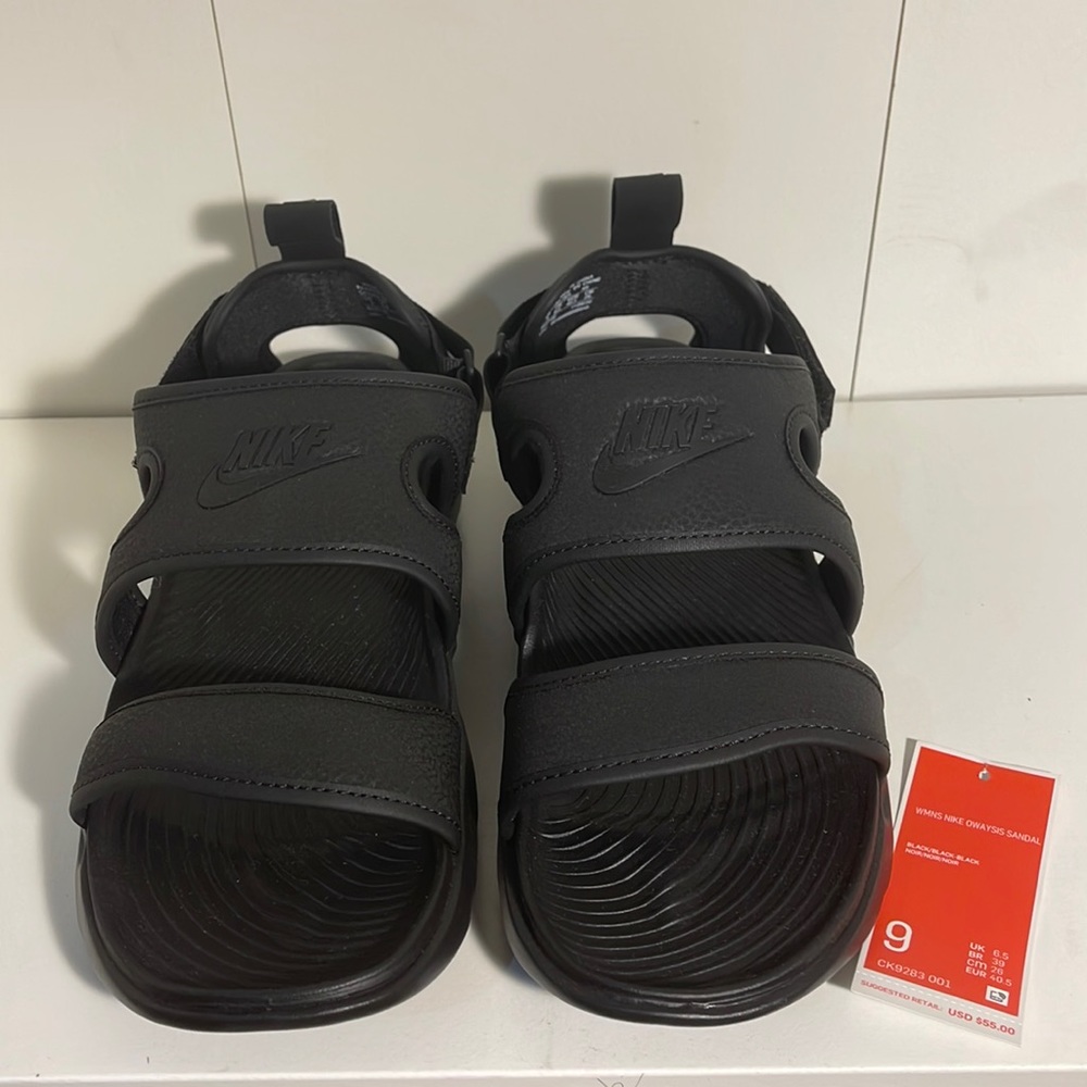 Woman’s Nike Owaysis Sandals Color Black Size 9